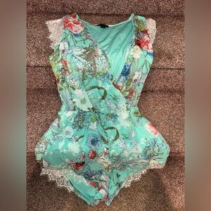 UK2LA Women’s M Teal Deep V-Neck Floral Romper with Lace Detail
